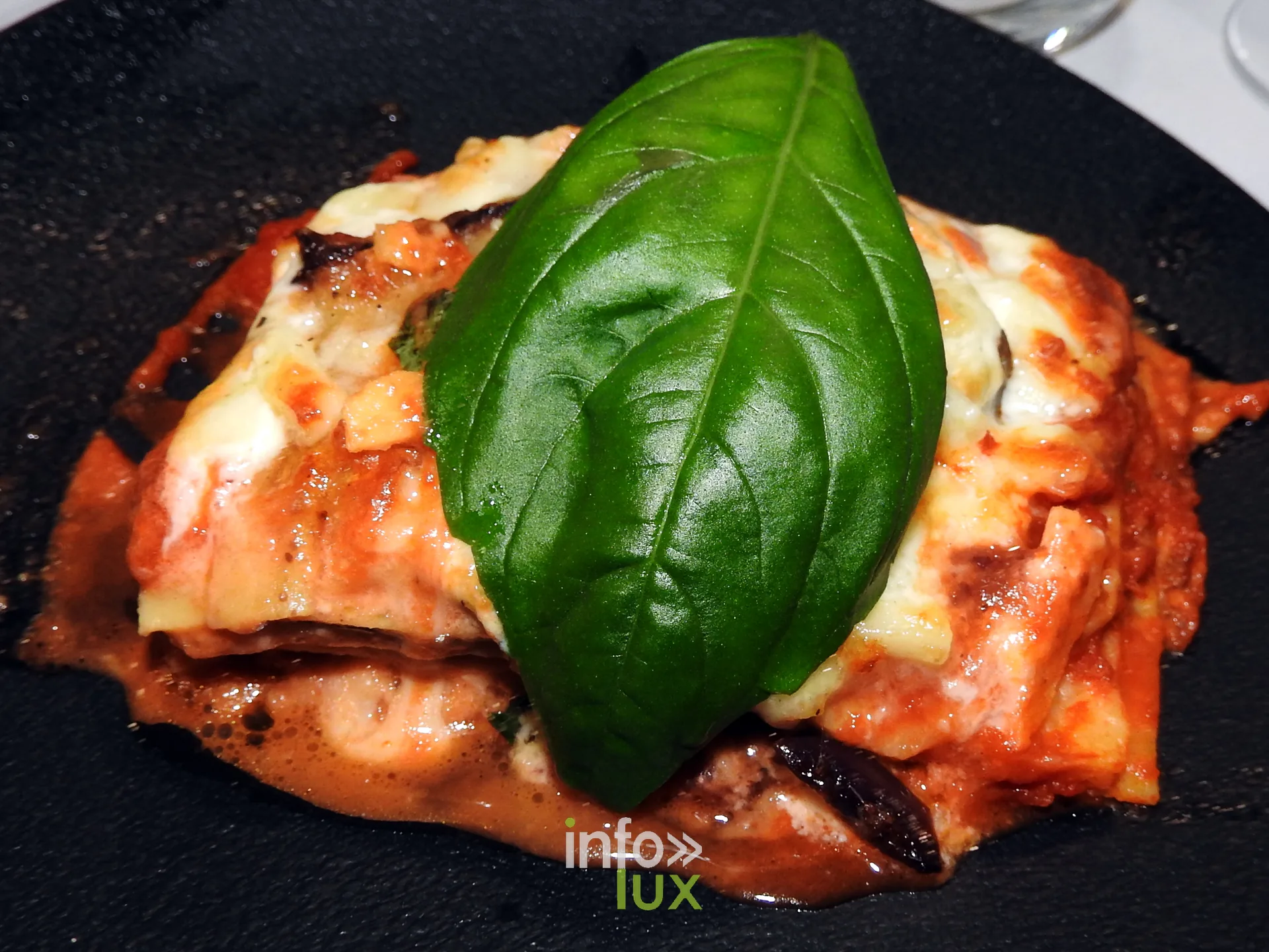 Lasagnes aux aubergines, l'entrée du menu — Soirée dégustation des vins Jarno Trulli au restaurant Le Méridien, Strépy-Bracquegnies, le 23 août 2026
