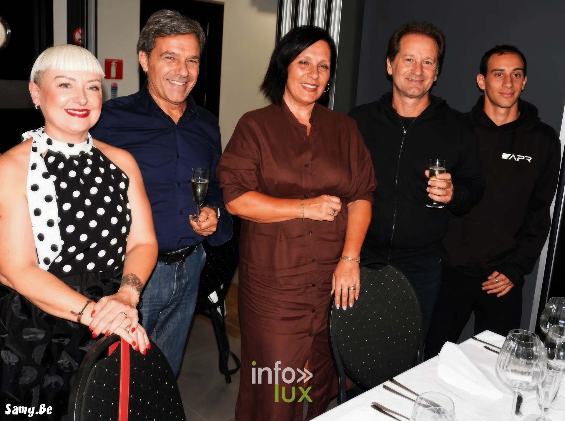 Convives et équipe du restaurant réunis pour la photo — Soirée dégustation des vins Jarno Trulli au restaurant Le Méridien, Strépy-Bracquegnies, le 23 août 2026