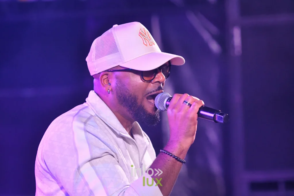 Chanteur de Tragédie en plein chant au Summer Lake Festival 2026 à Neufchâteau