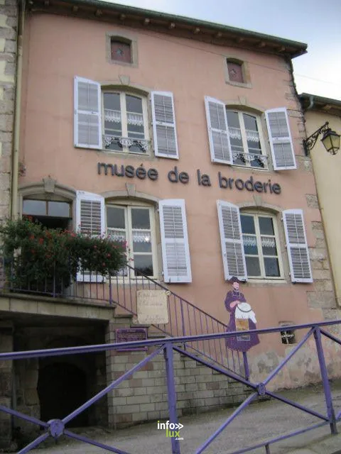 Musée de la Broderie à Fontenoy-le-Château