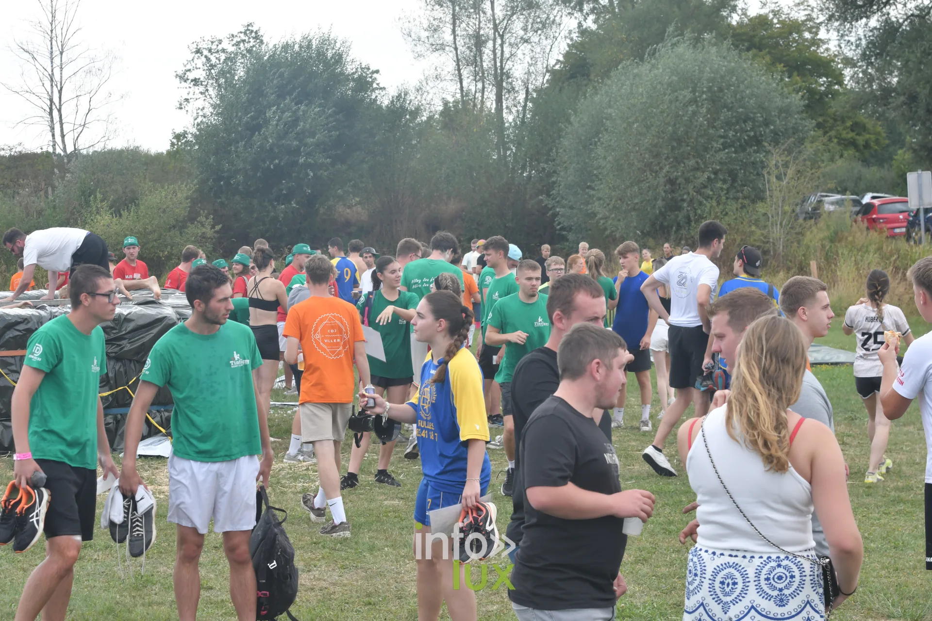Ambiance sur le terrain des jeux inter-villages a Villers-sur-Semois, dimanche 9 aout 2026