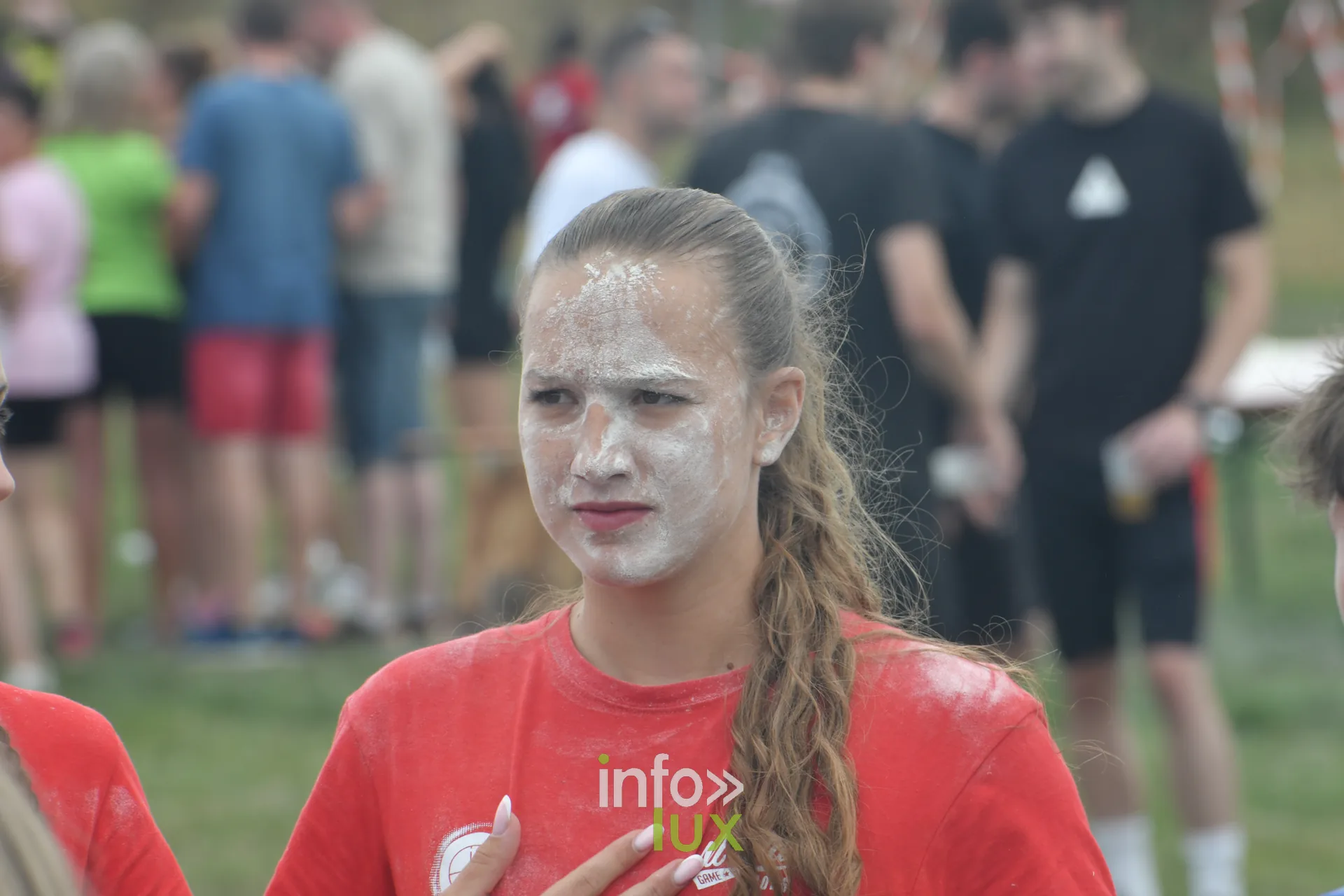 Ambiance sur le terrain des jeux inter-villages a Villers-sur-Semois, dimanche 9 aout 2026