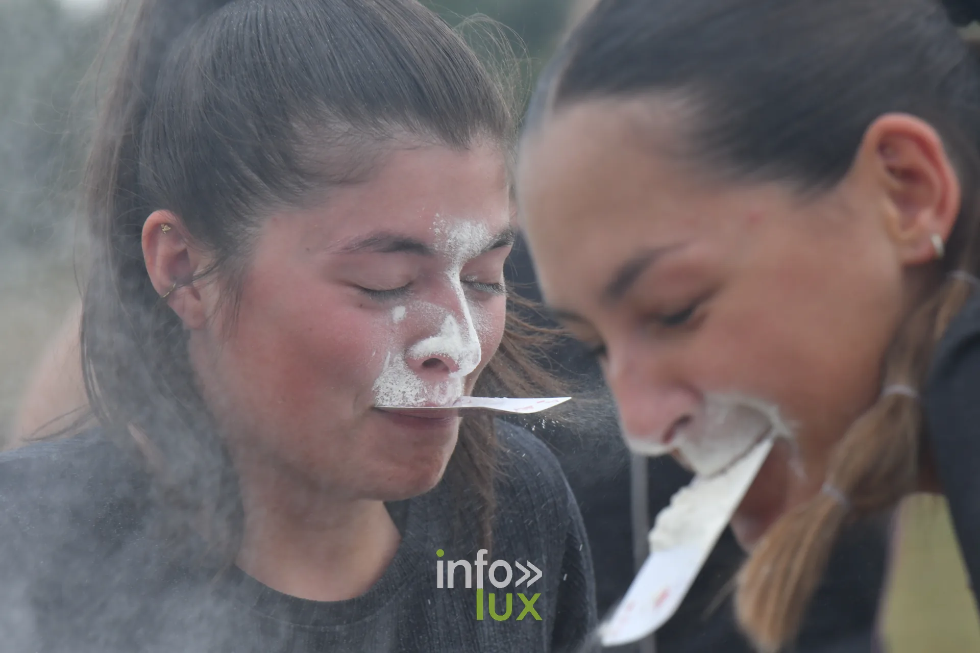 Concours de farine soufflee aux jeux inter-villages de Villers-sur-Semois, dimanche 9 aout 2026