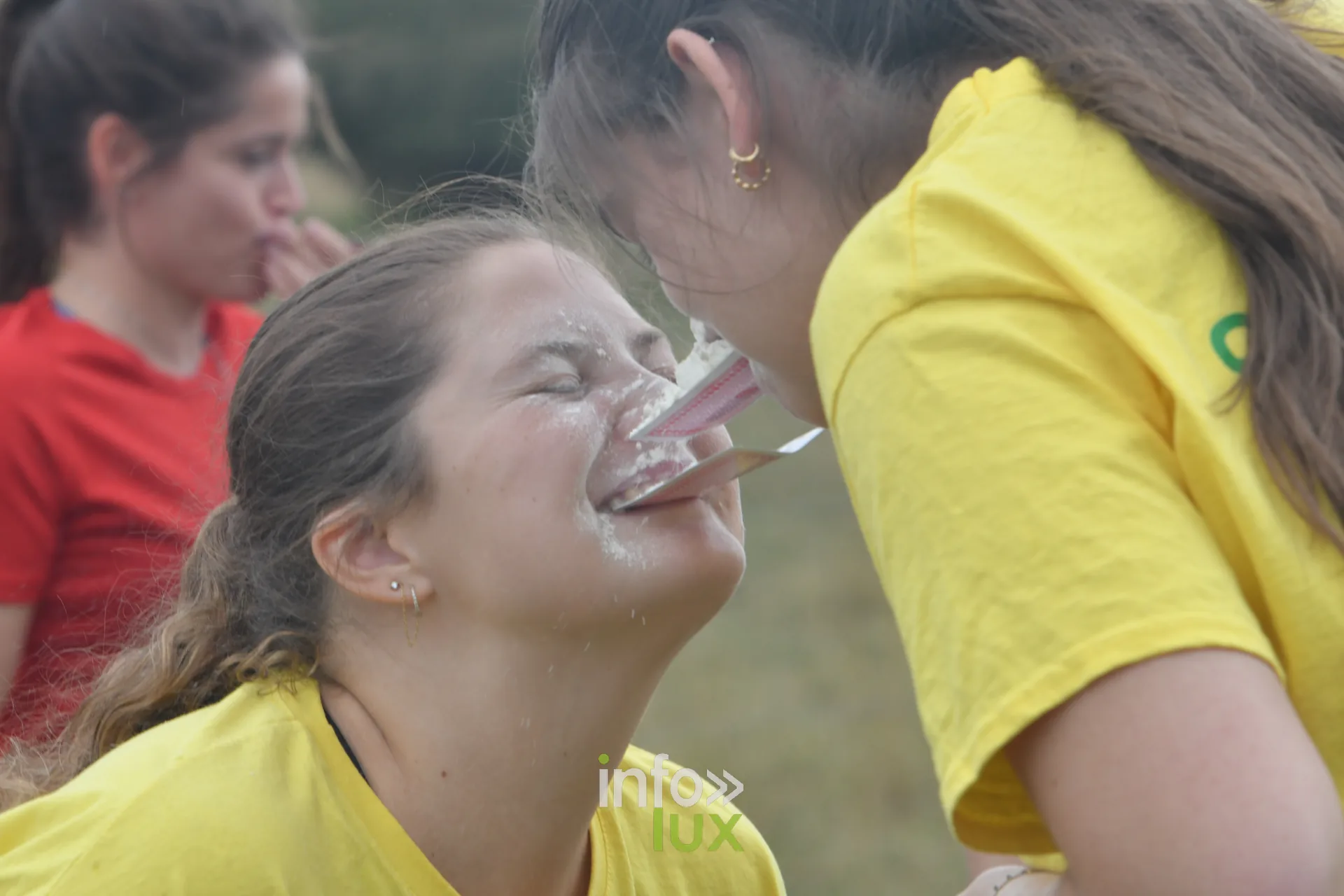 Concours de farine soufflee aux jeux inter-villages de Villers-sur-Semois, dimanche 9 aout 2026