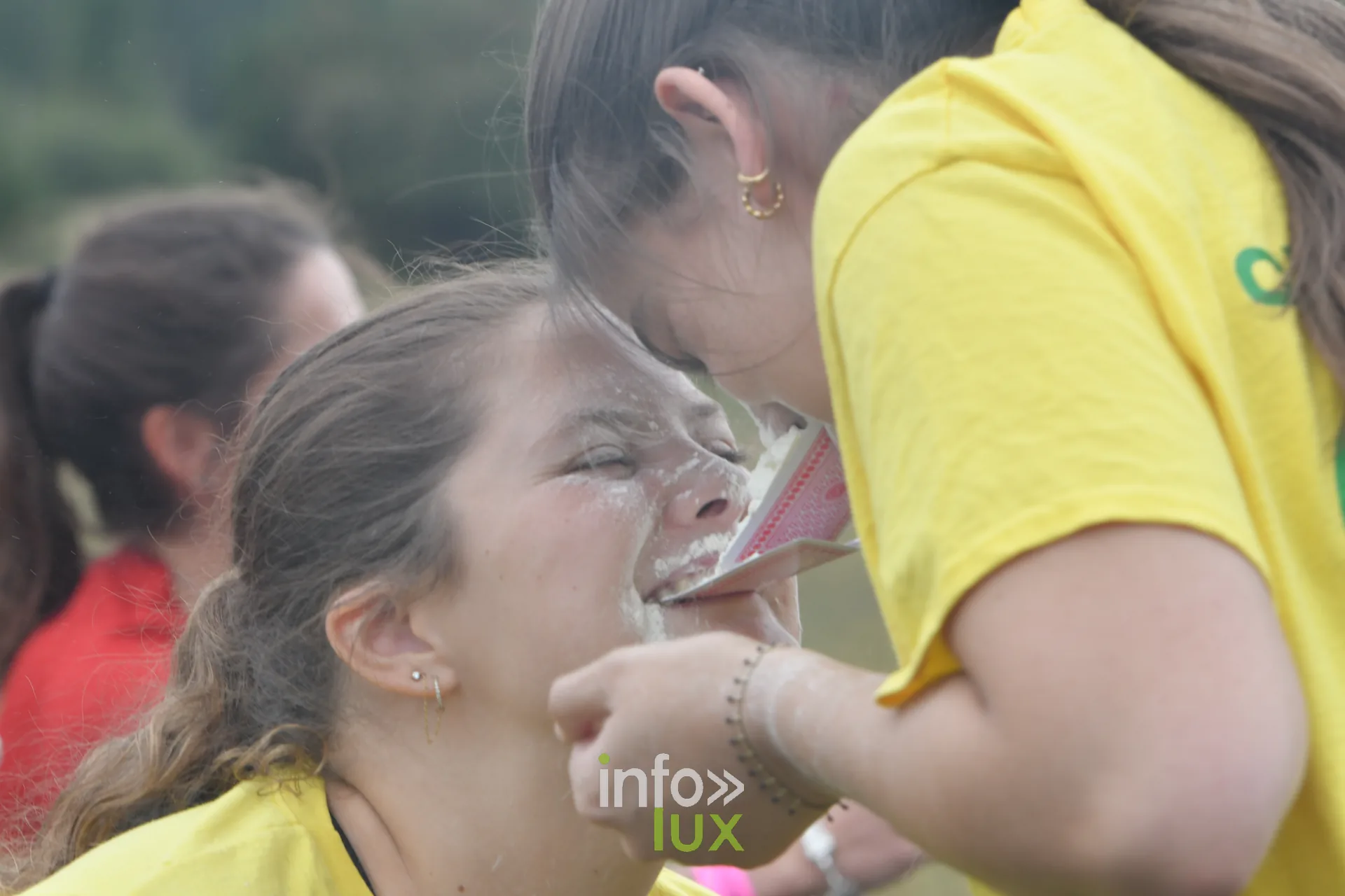 Concours de farine soufflee aux jeux inter-villages de Villers-sur-Semois, dimanche 9 aout 2026