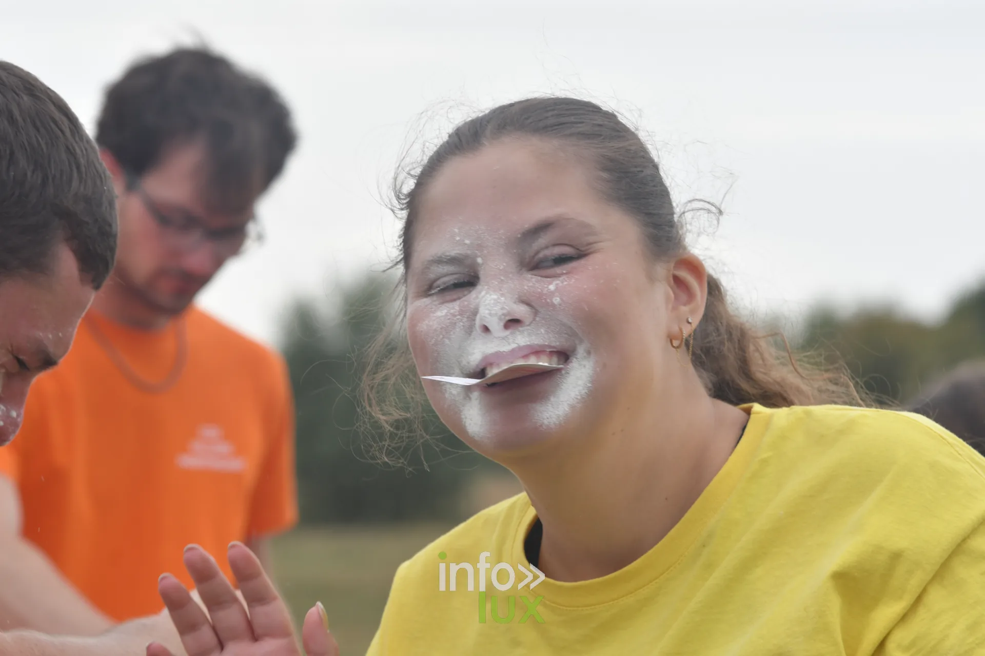 Concours de farine soufflee aux jeux inter-villages de Villers-sur-Semois, dimanche 9 aout 2026