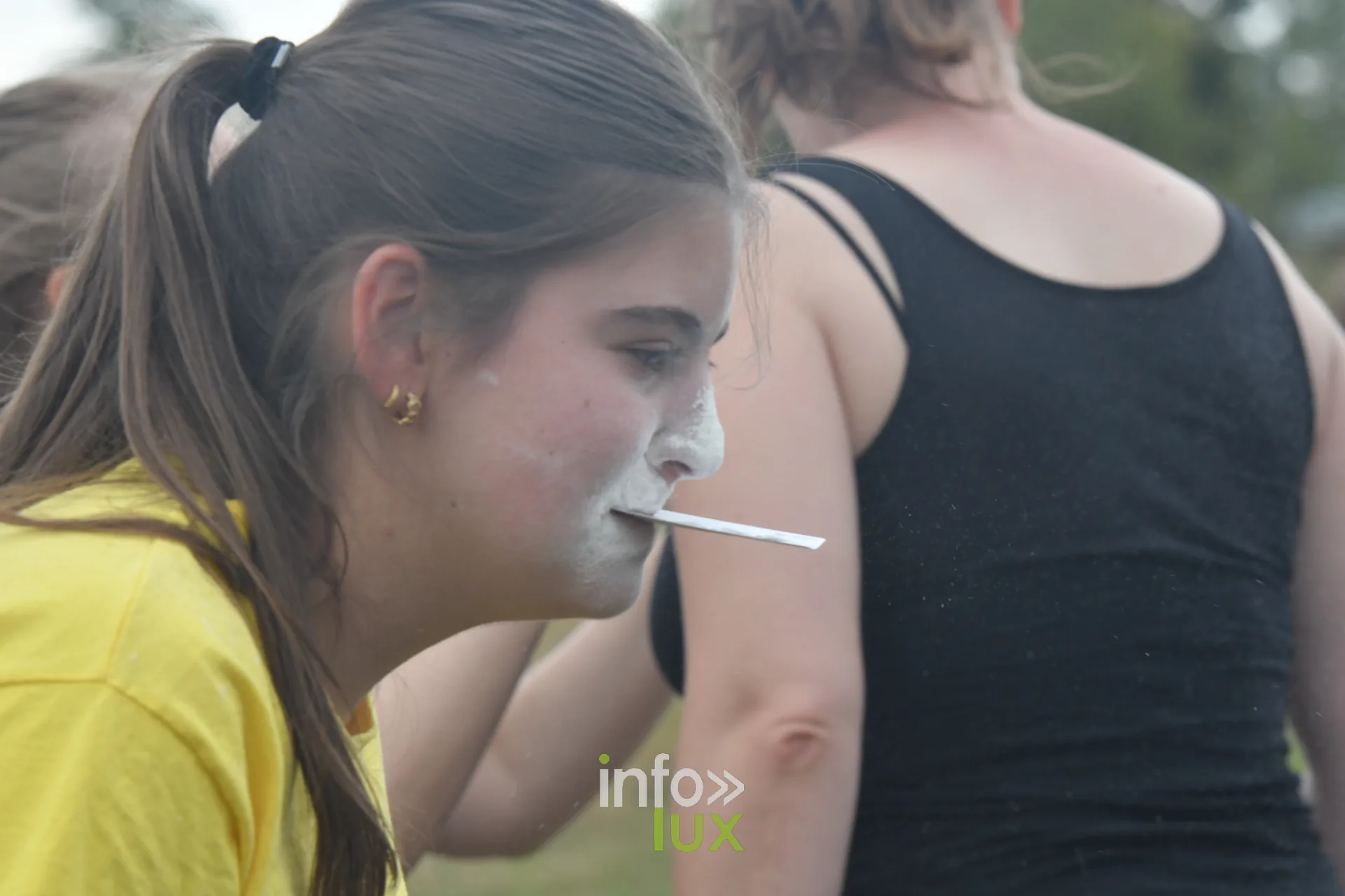 Concours de farine soufflee aux jeux inter-villages de Villers-sur-Semois, dimanche 9 aout 2026