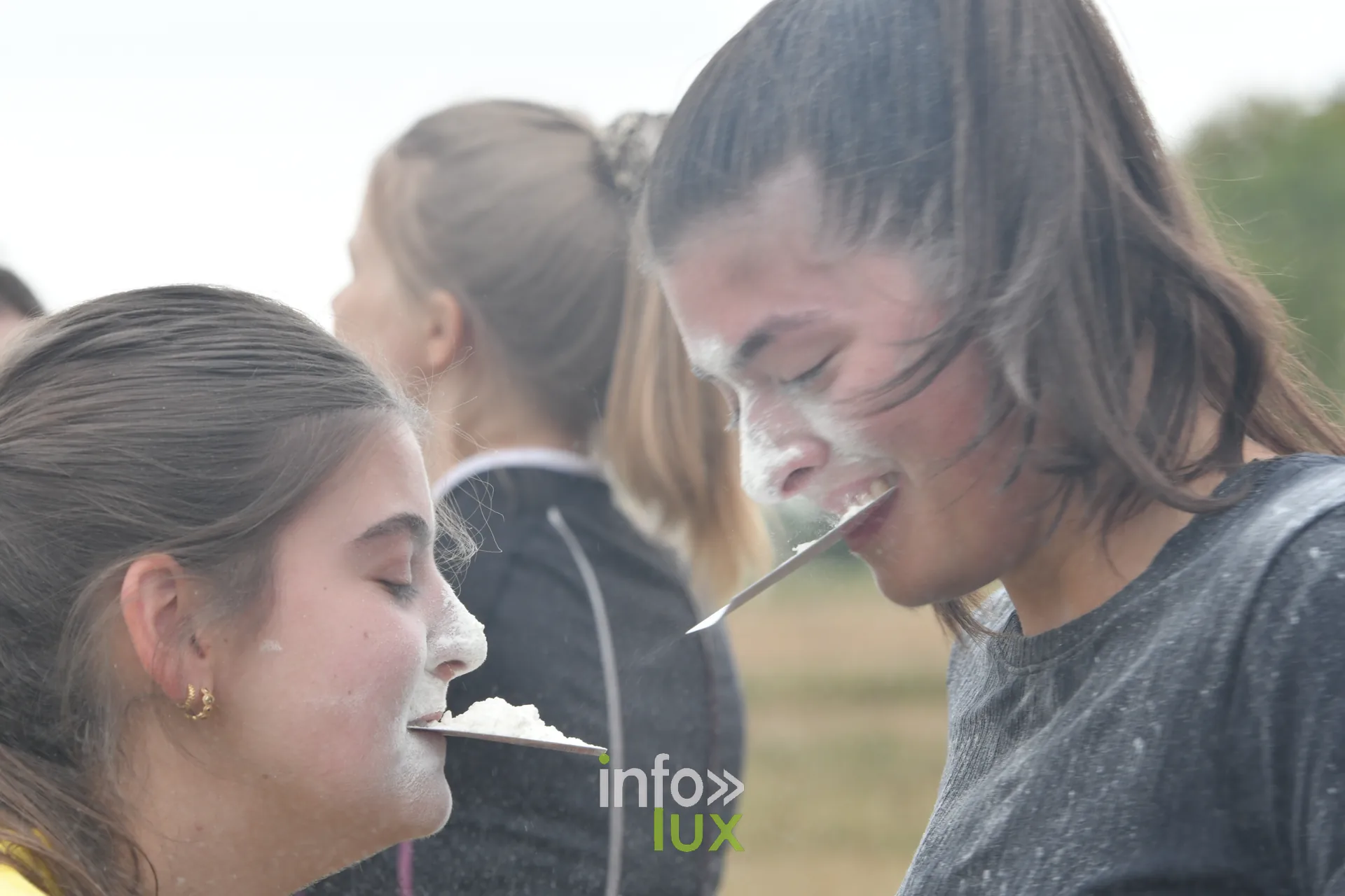 Concours de farine soufflee aux jeux inter-villages de Villers-sur-Semois, dimanche 9 aout 2026