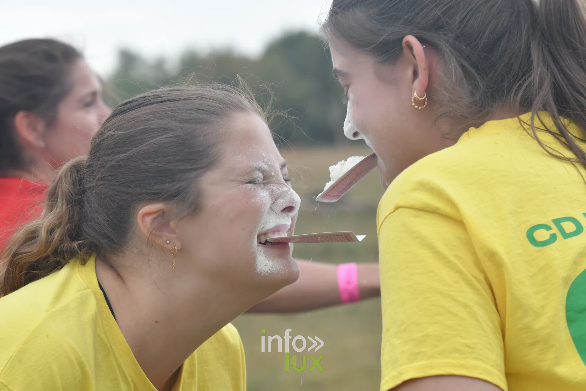 Concours de farine soufflee aux jeux inter-villages de Villers-sur-Semois, dimanche 9 aout 2026