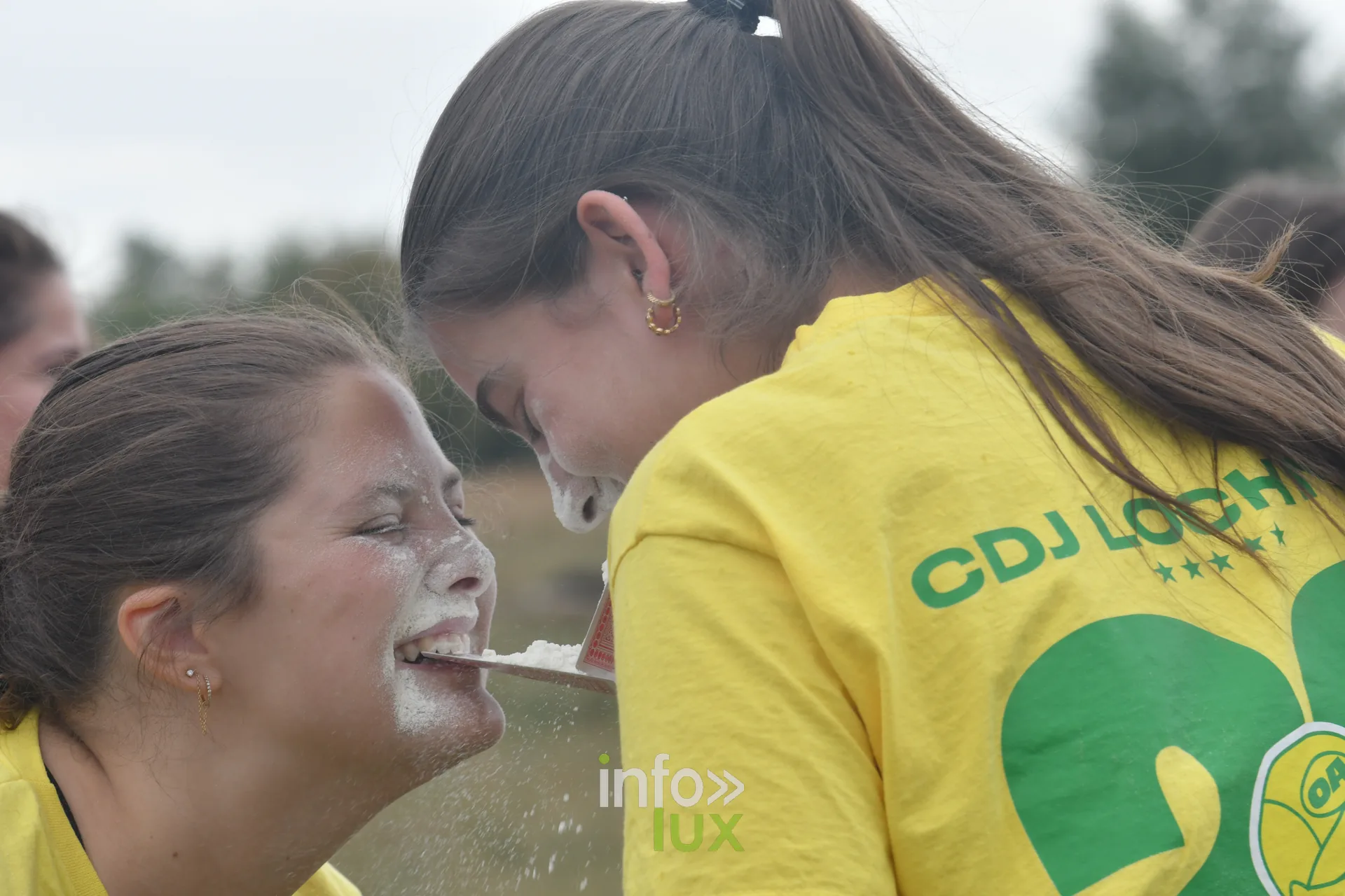 Concours de farine soufflee aux jeux inter-villages de Villers-sur-Semois, dimanche 9 aout 2026