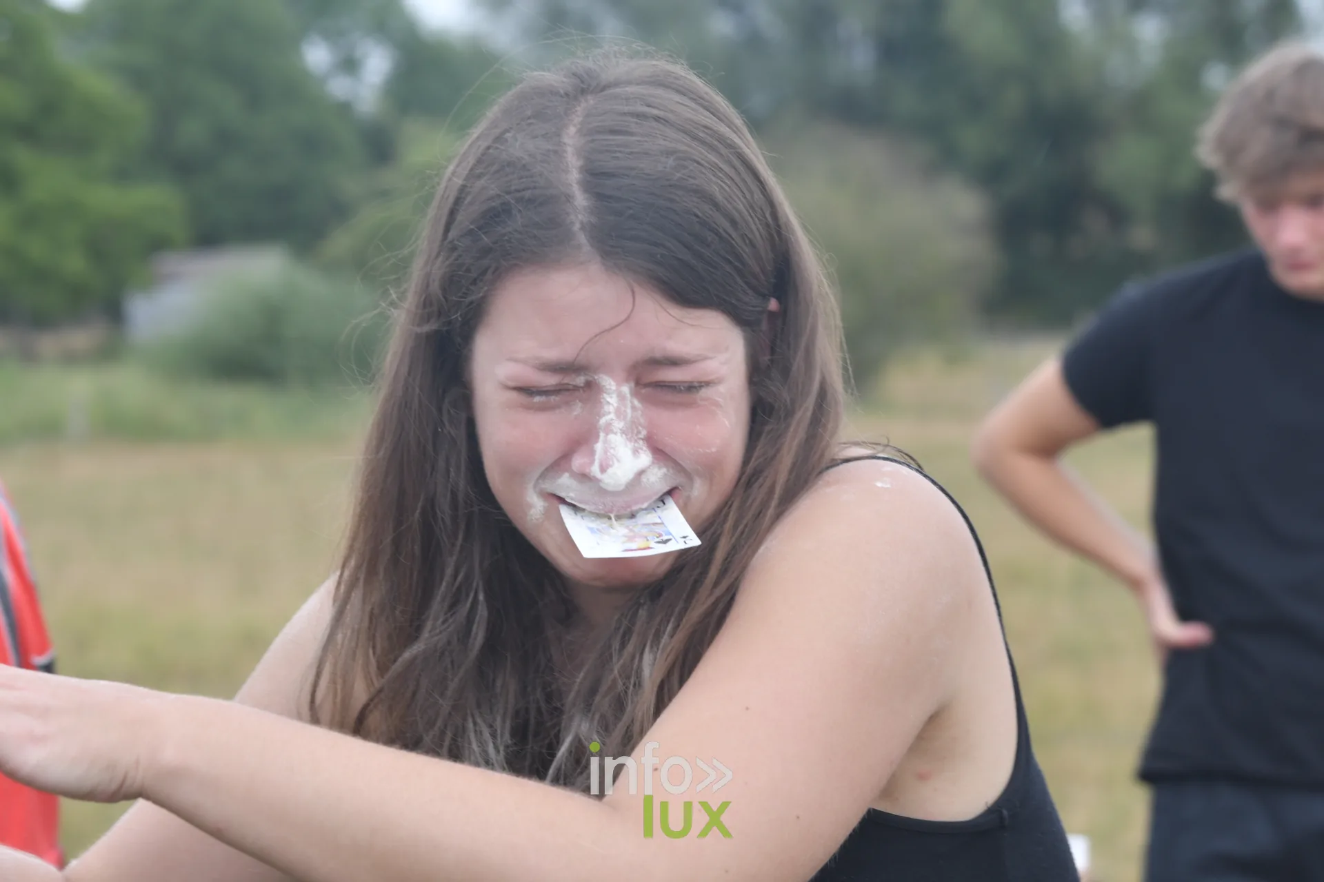 Concours de farine soufflee aux jeux inter-villages de Villers-sur-Semois, dimanche 9 aout 2026