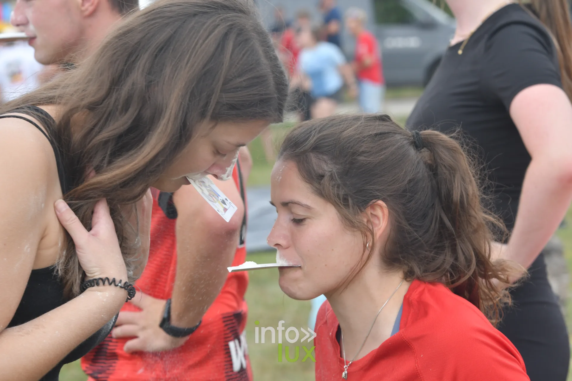 Concours de farine soufflee aux jeux inter-villages de Villers-sur-Semois, dimanche 9 aout 2026