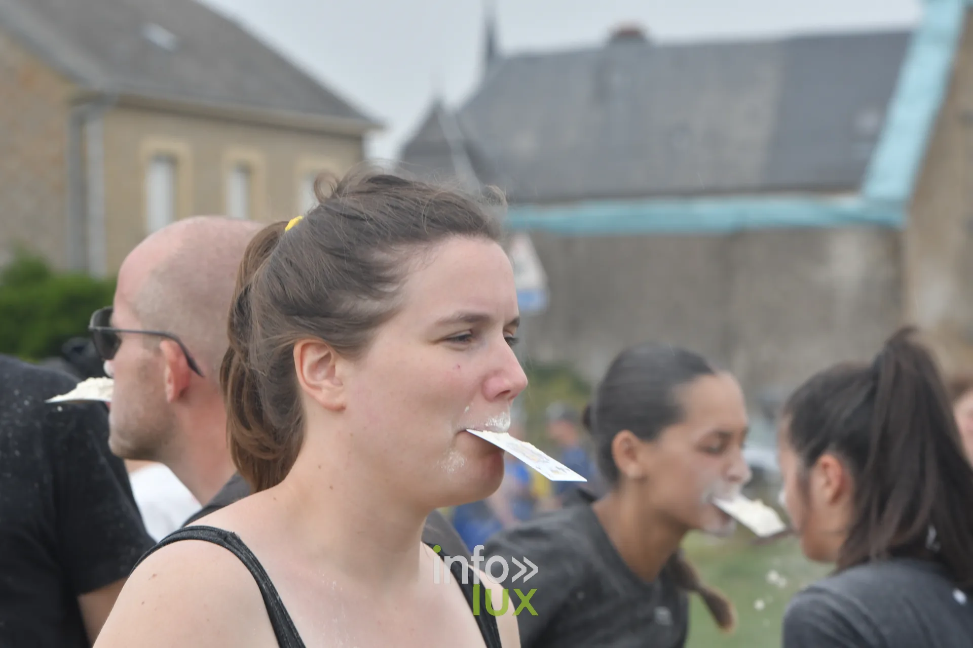 Concours de farine soufflee aux jeux inter-villages de Villers-sur-Semois, dimanche 9 aout 2026
