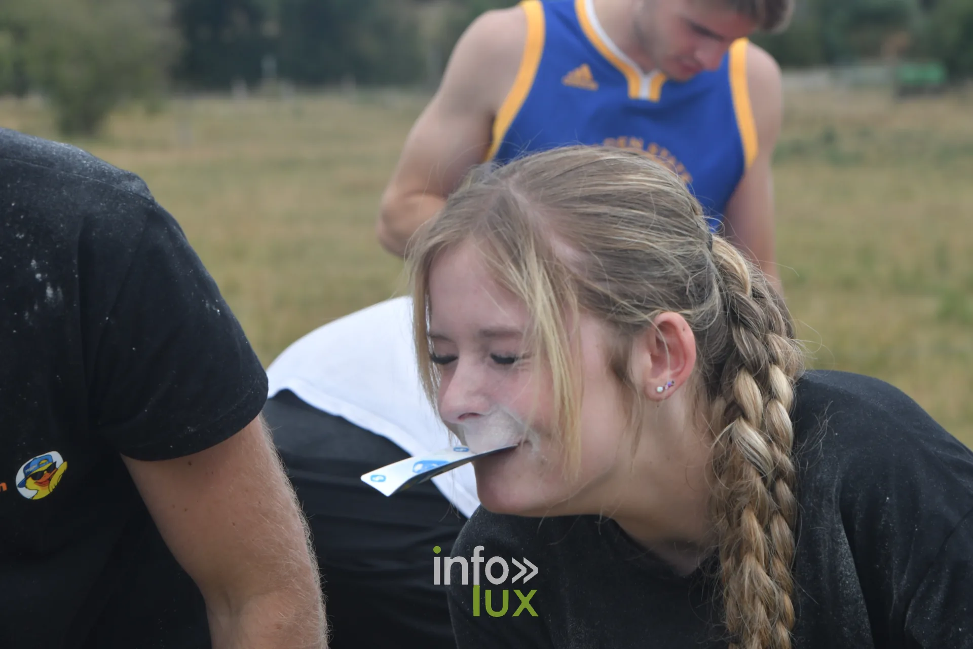 Concours de farine soufflee aux jeux inter-villages de Villers-sur-Semois, dimanche 9 aout 2026