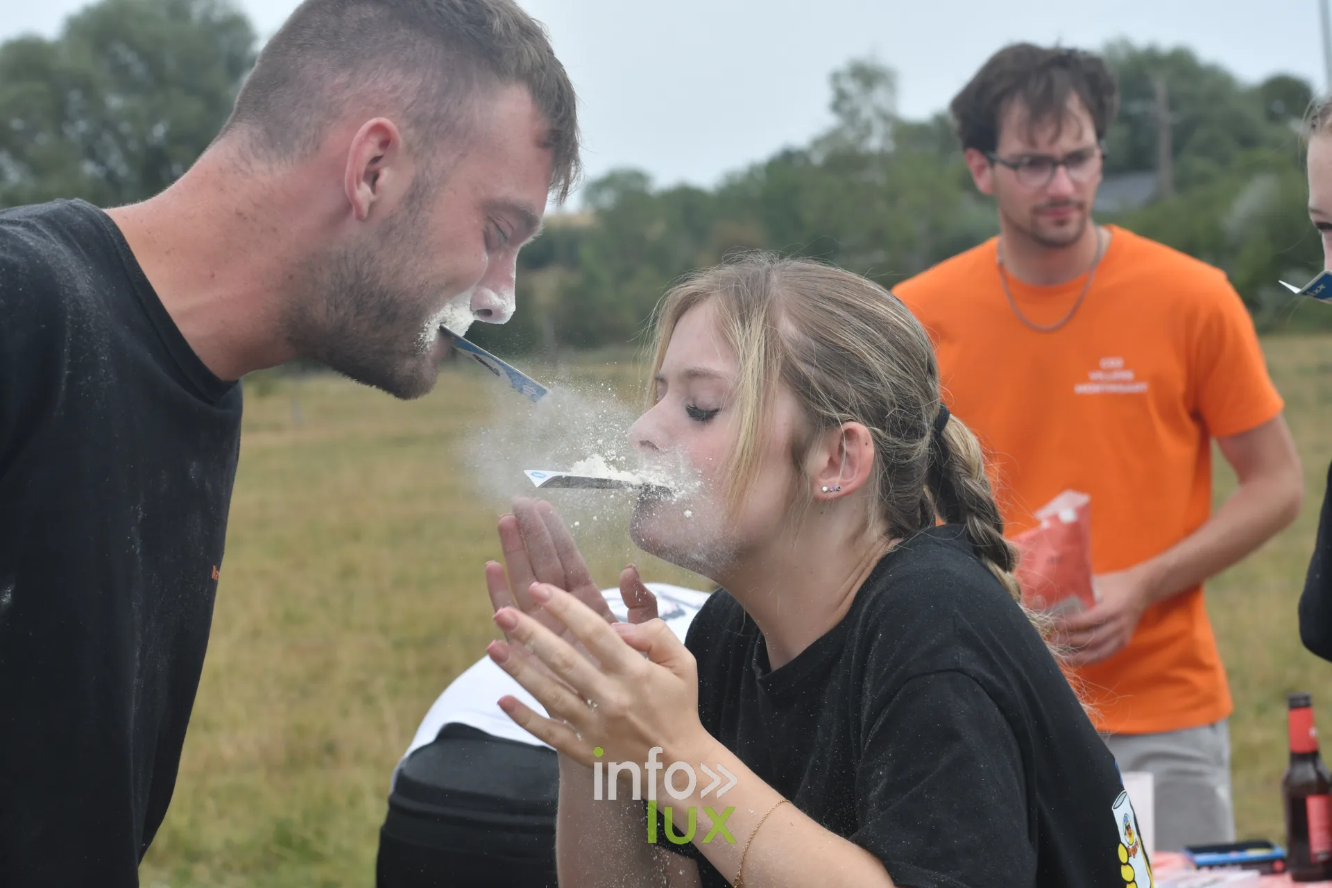 Concours de farine soufflee aux jeux inter-villages de Villers-sur-Semois, dimanche 9 aout 2026