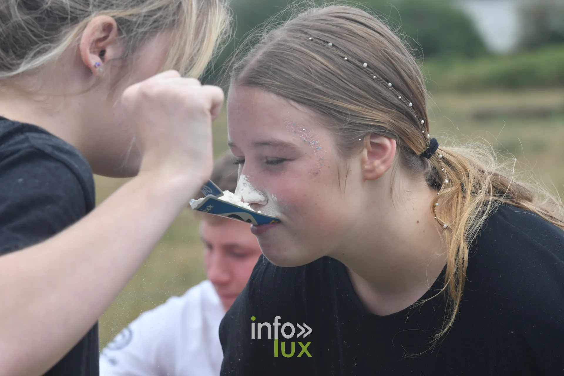 Concours de farine soufflee aux jeux inter-villages de Villers-sur-Semois, dimanche 9 aout 2026