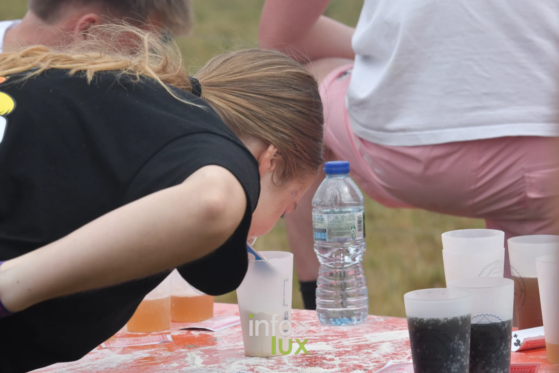 Concours de farine soufflee aux jeux inter-villages de Villers-sur-Semois, dimanche 9 aout 2026