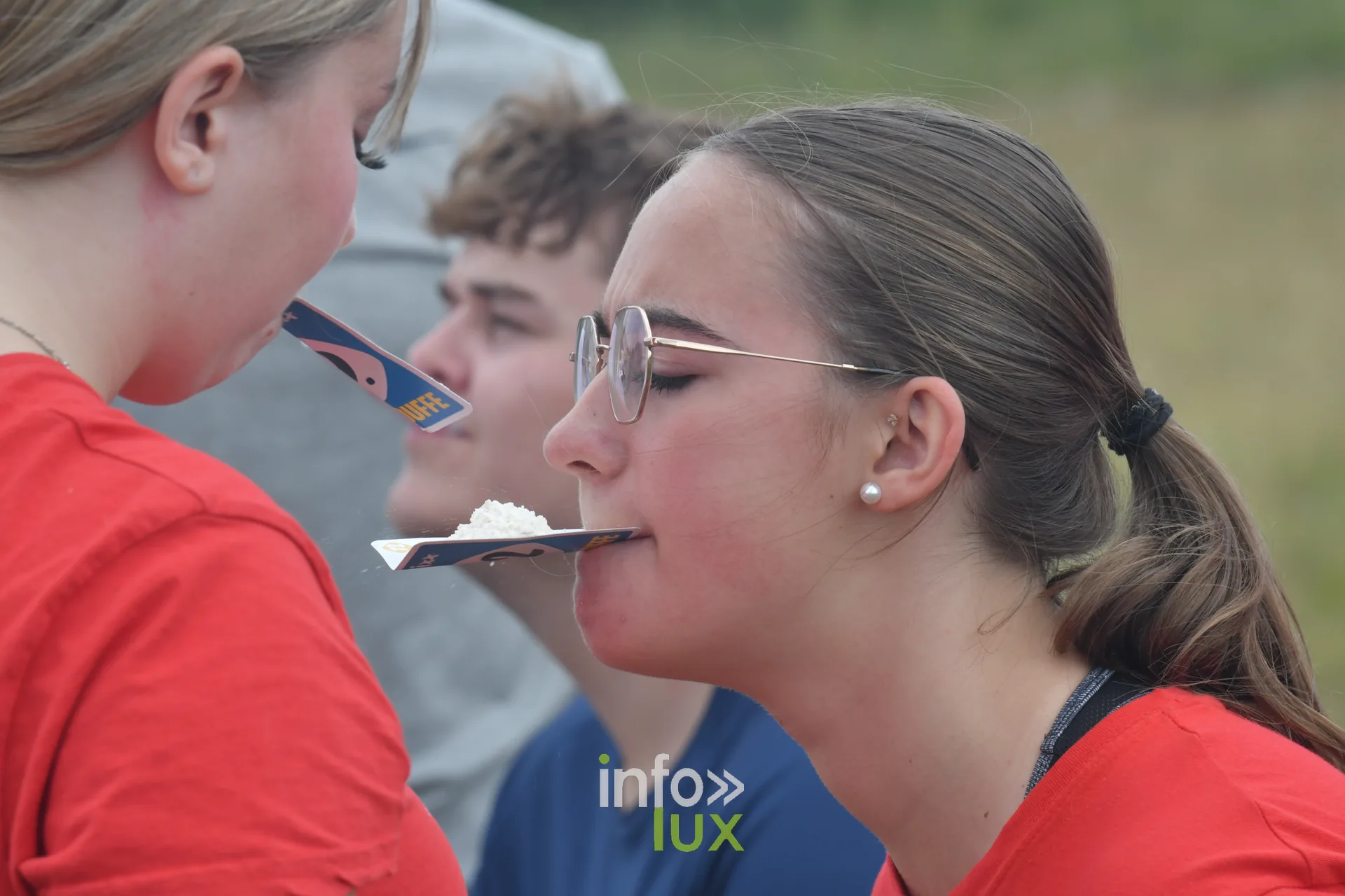 Concours de farine soufflee aux jeux inter-villages de Villers-sur-Semois, dimanche 9 aout 2026