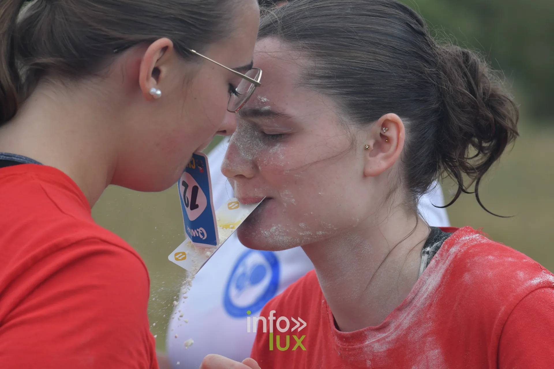 Concours de farine soufflee aux jeux inter-villages de Villers-sur-Semois, dimanche 9 aout 2026