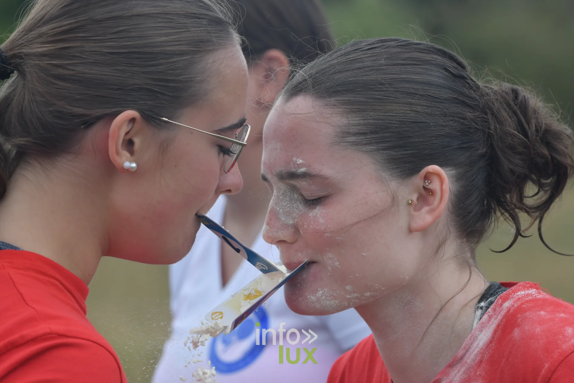 Concours de farine soufflee aux jeux inter-villages de Villers-sur-Semois, dimanche 9 aout 2026