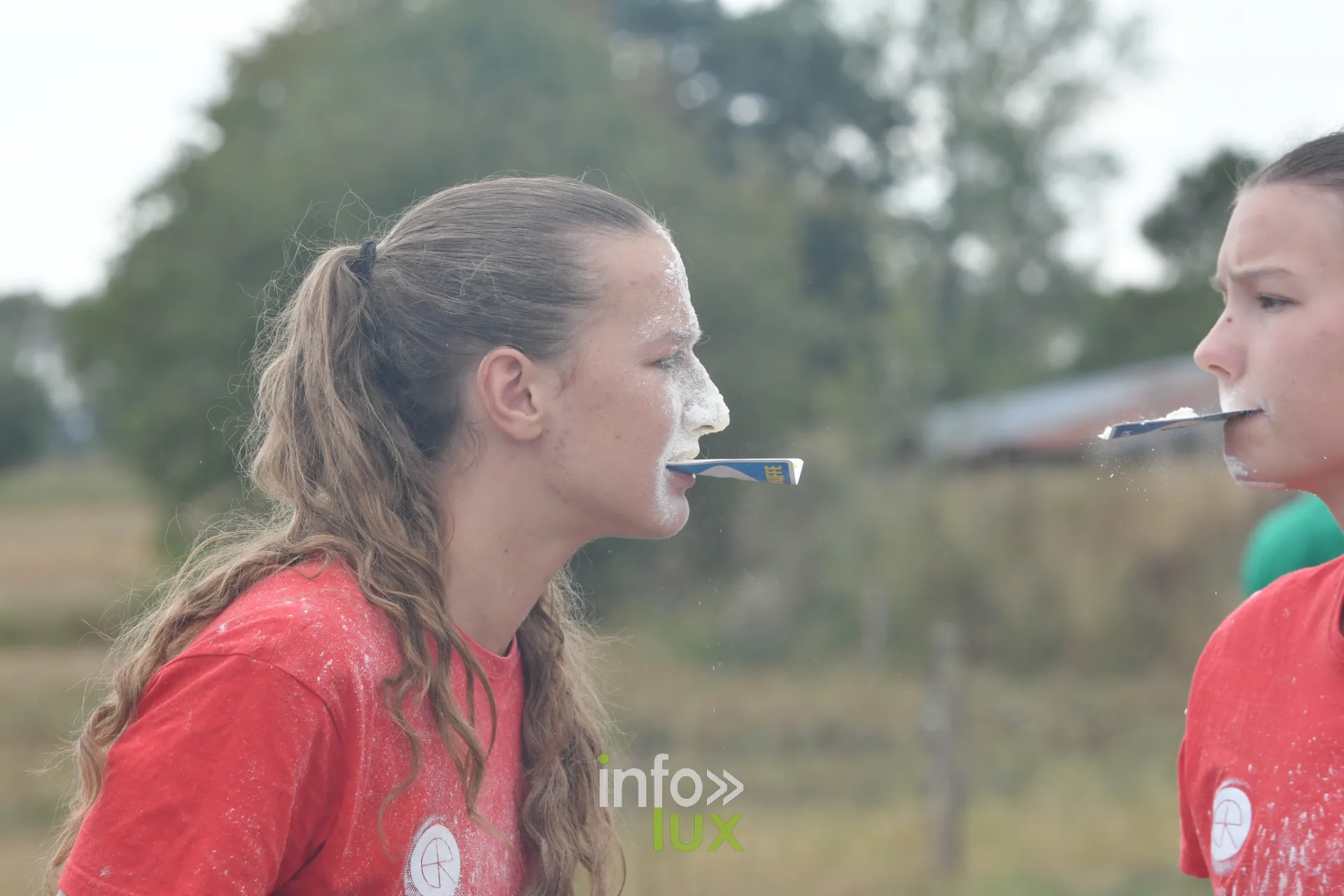 Concours de farine soufflee aux jeux inter-villages de Villers-sur-Semois, dimanche 9 aout 2026