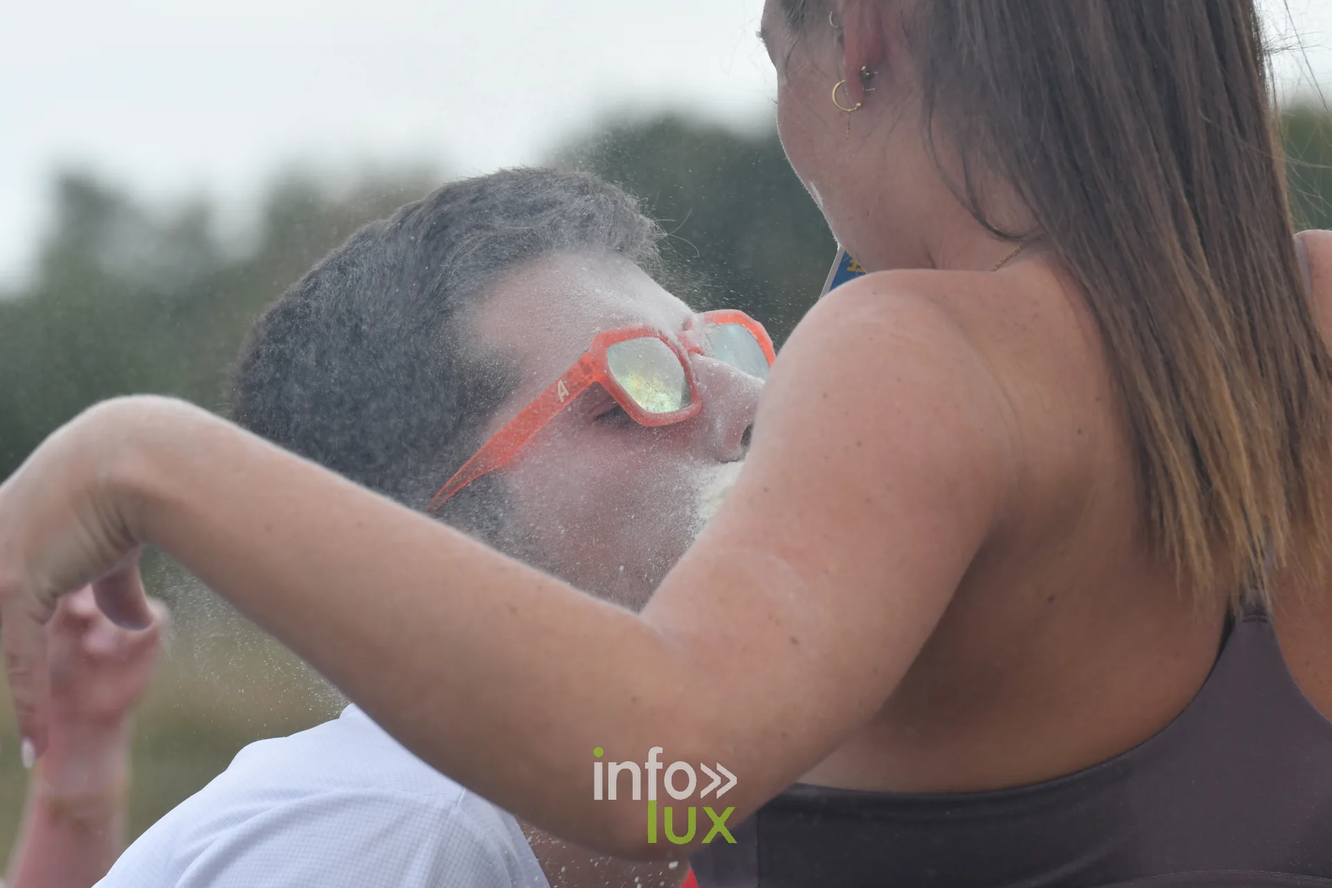 Concours de farine soufflee aux jeux inter-villages de Villers-sur-Semois, dimanche 9 aout 2026