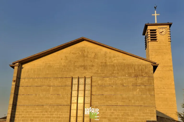 Roussy-le-Bourg > Patrimoine > Visitez librement une église au style résolument moderne
