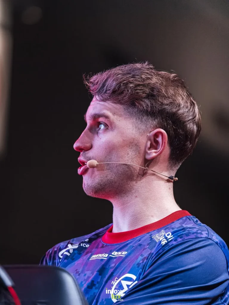 Gaming > Portrait > Stizo