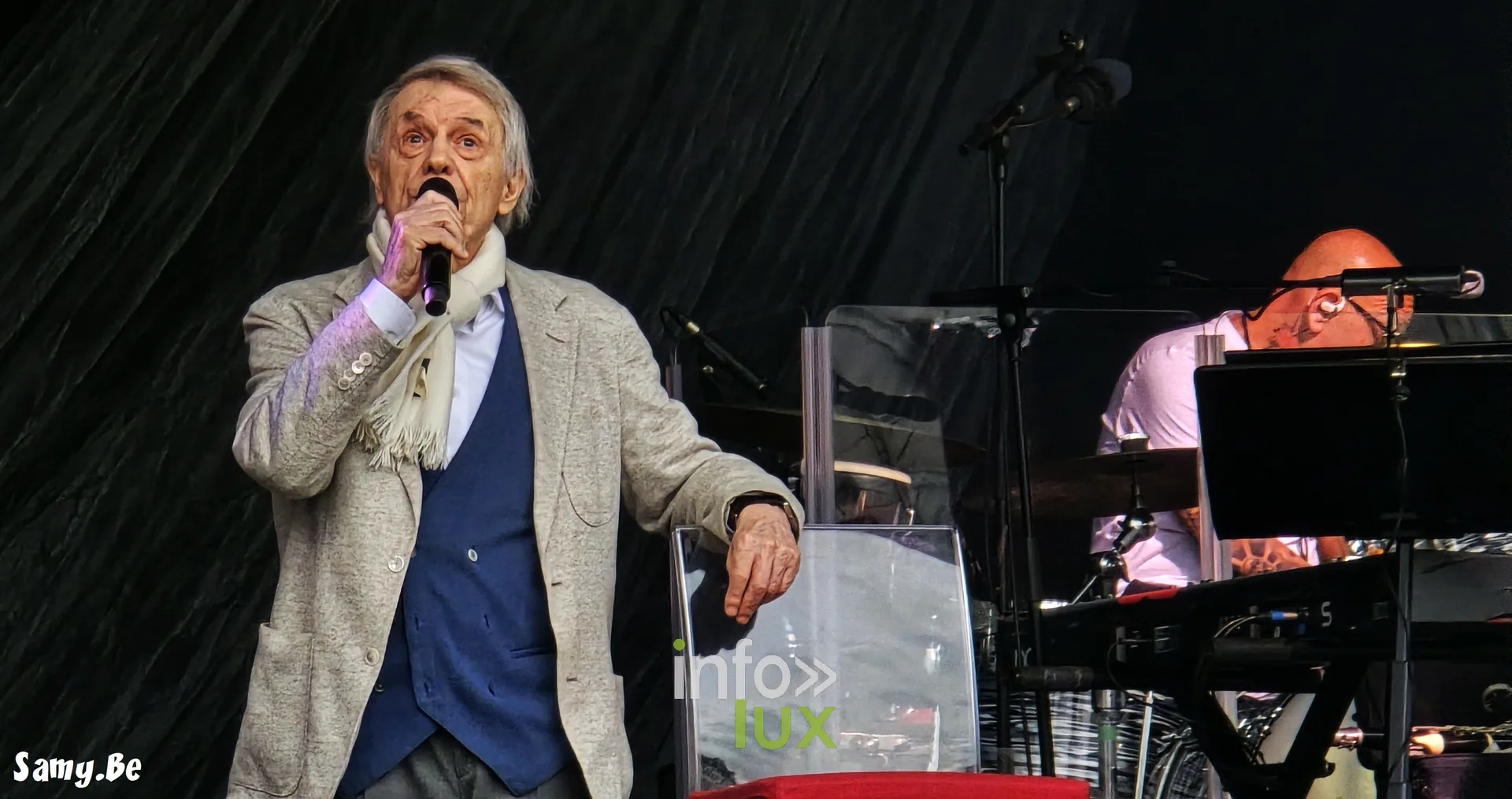 Salvatore Adamo chante pendant les répétitions – concert de Salvatore Adamo, Fêtes de Wallonie 2026, Grand-Place de Mons