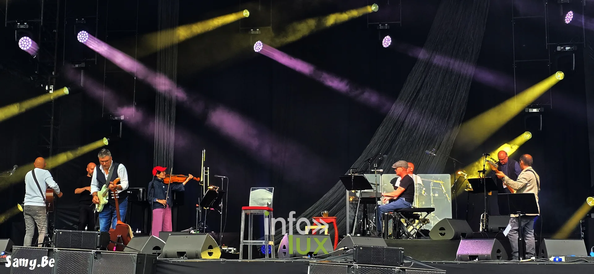 Balances sur la scène de la Grand-Place – concert de Salvatore Adamo, Fêtes de Wallonie 2026, Grand-Place de Mons