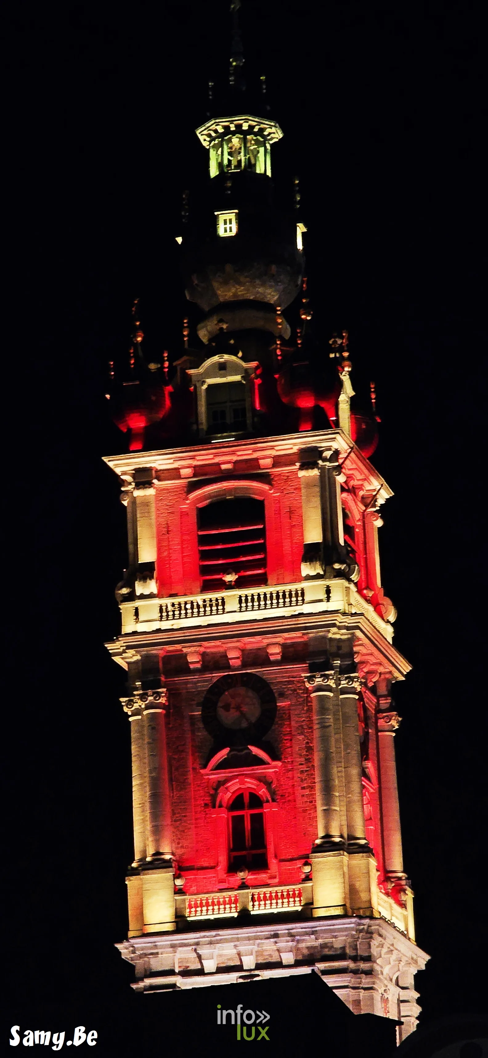Beffroi de Mons illuminé le soir du concert – concert de Salvatore Adamo, Fêtes de Wallonie 2026, Grand-Place de Mons