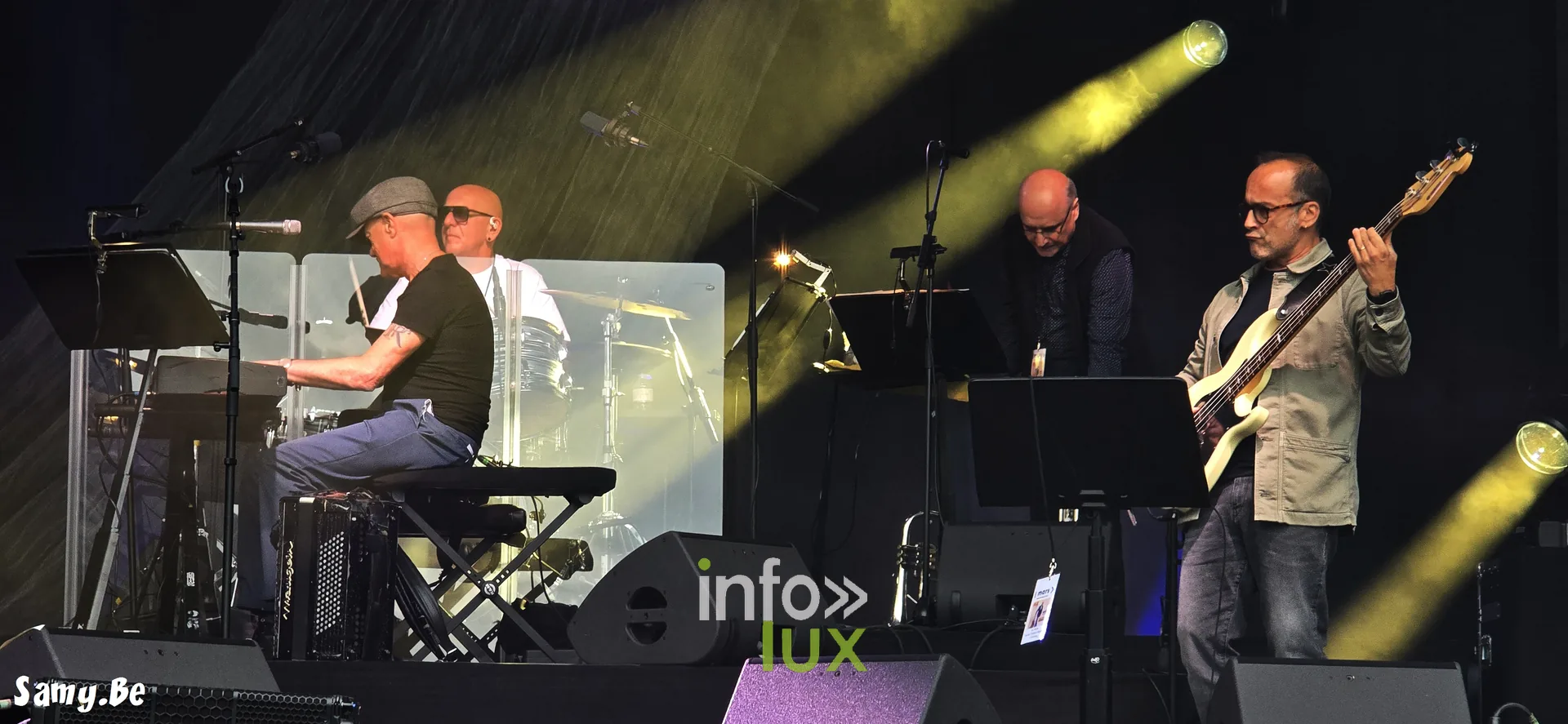 Clavier, batterie et basse pendant les balances – concert de Salvatore Adamo, Fêtes de Wallonie 2026, Grand-Place de Mons