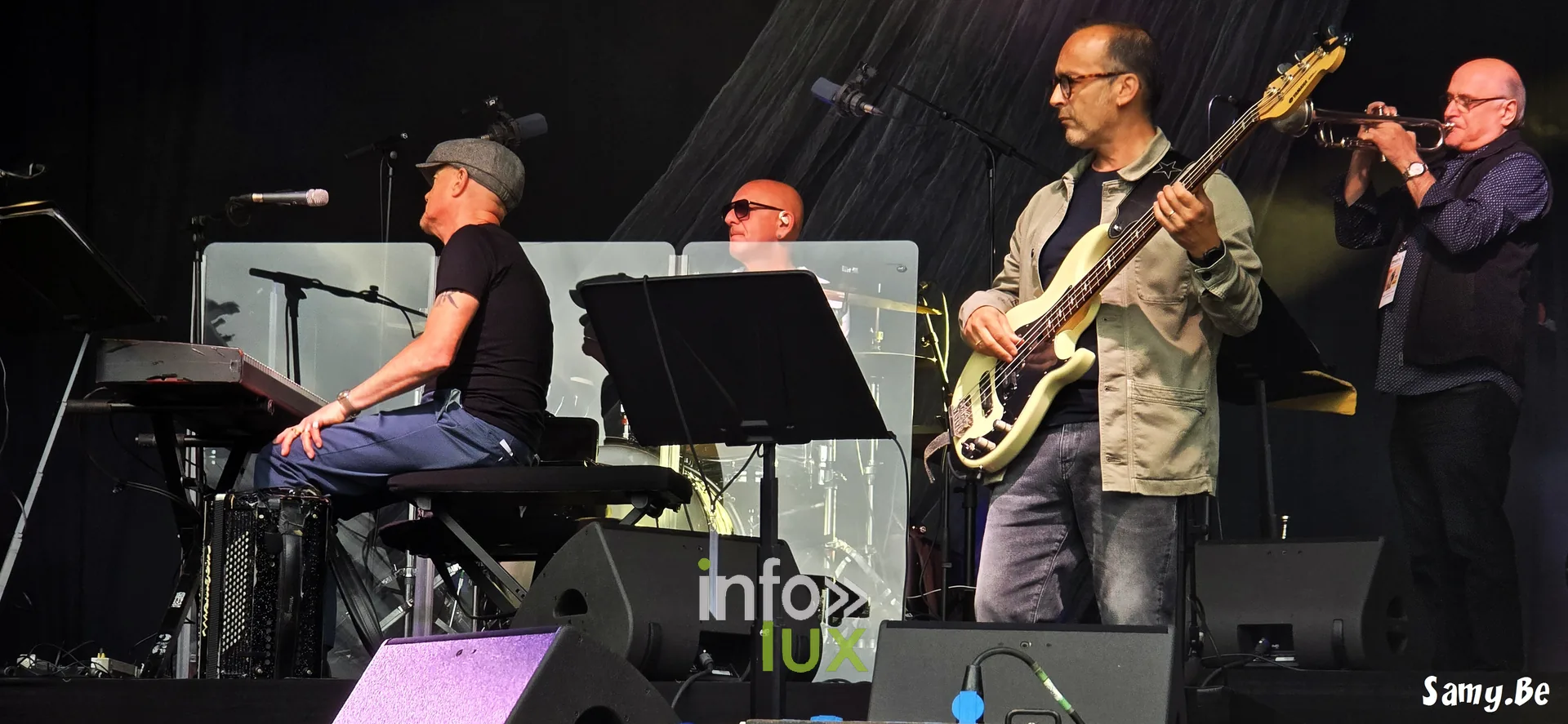 Clavier, batterie, basse et trompette en répétition – concert de Salvatore Adamo, Fêtes de Wallonie 2026, Grand-Place de Mons