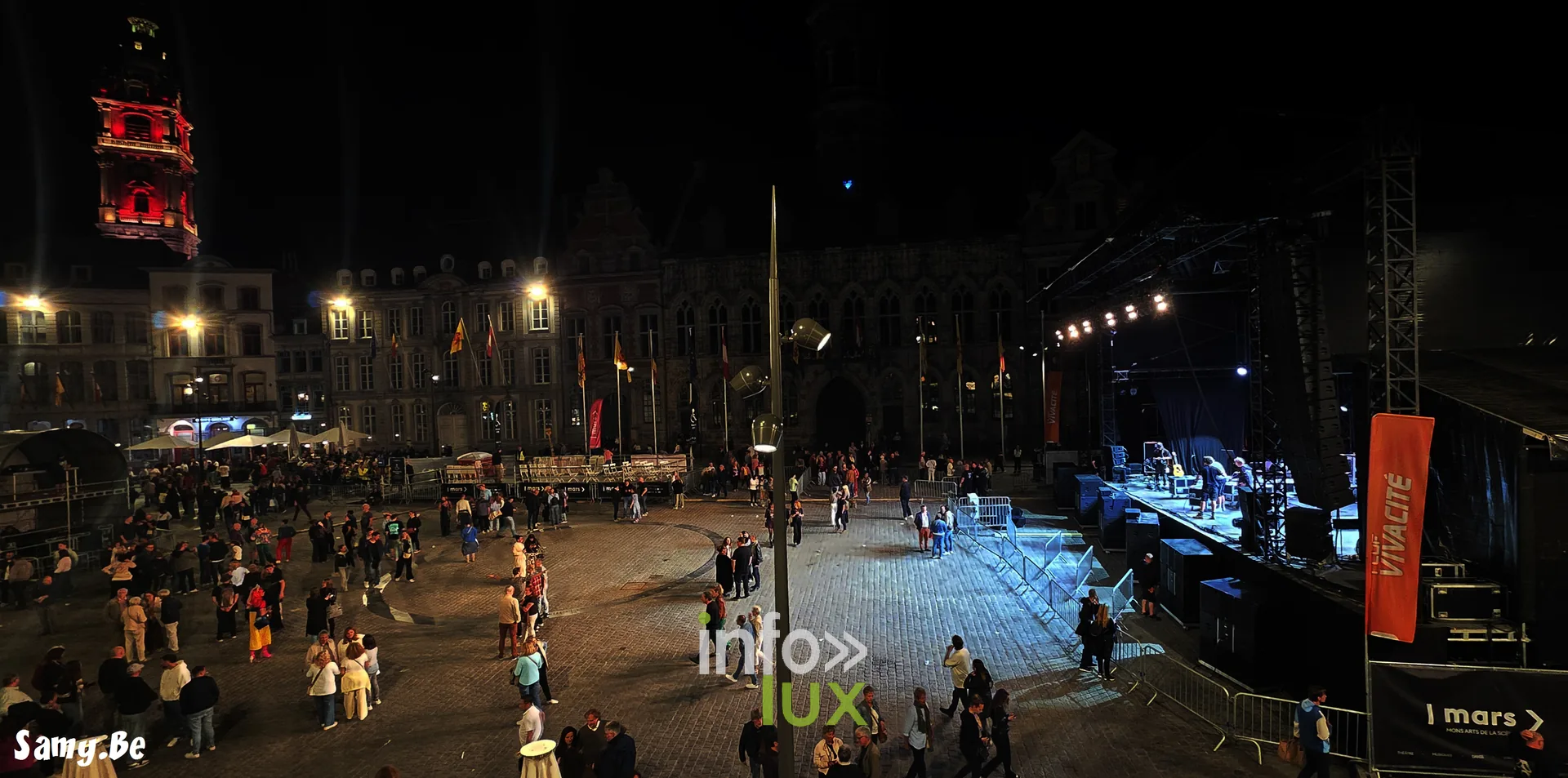 Grand-Place de Mons de nuit après le concert, beffroi illuminé – concert de Salvatore Adamo, Fêtes de Wallonie 2026, Grand-Place de Mons
