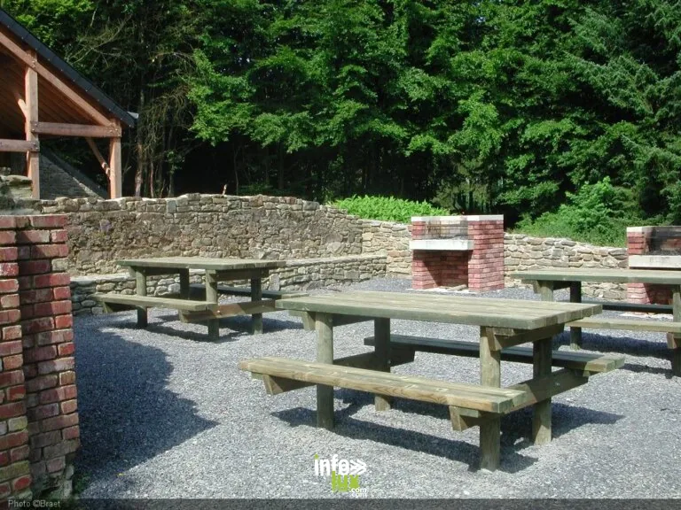 Aire de barbecue "ruines de la ferme Jacob" à Gedinne