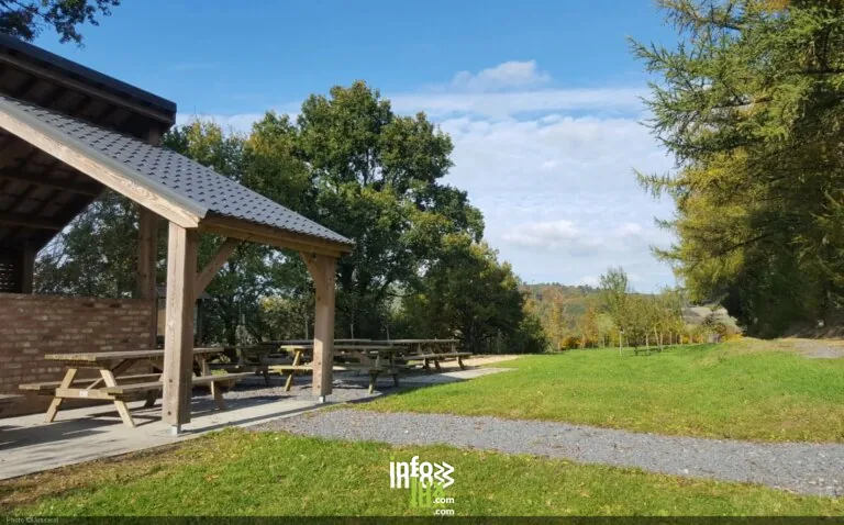 Aire de pique-nique et barbecue d’Orti à Sainte-Ode : aire de pique-nique avec barbecue