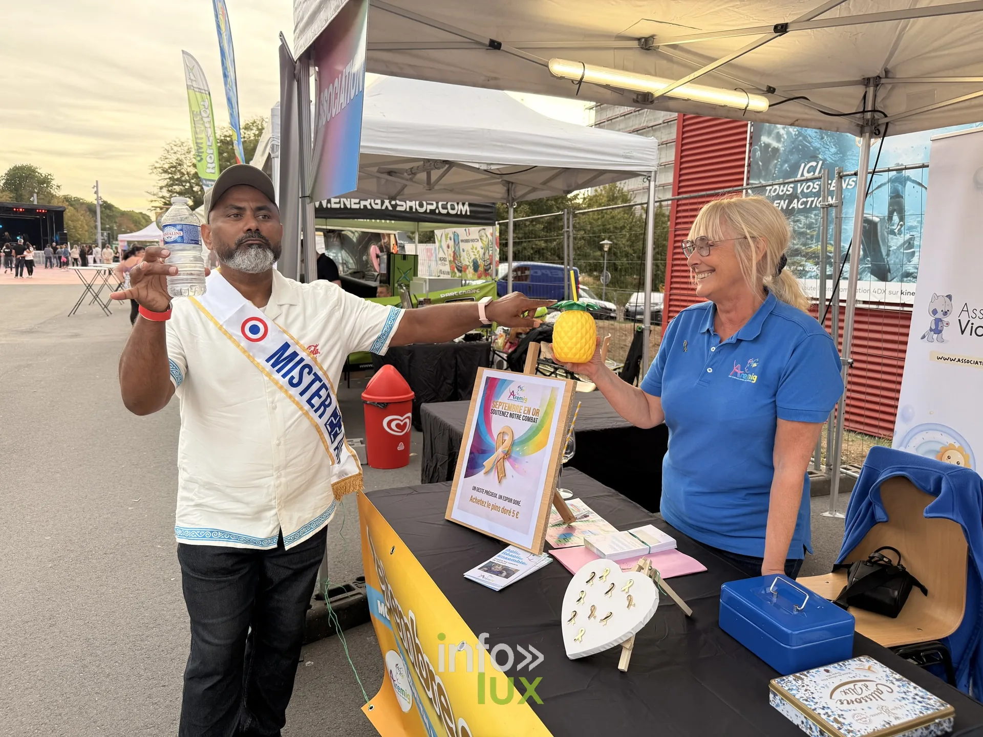 Stand associatif au village solidaire de l'Amné'stival