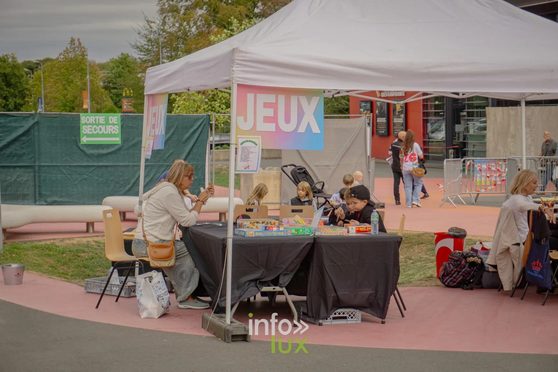 Stand de jeux au village de l'Amné'stival