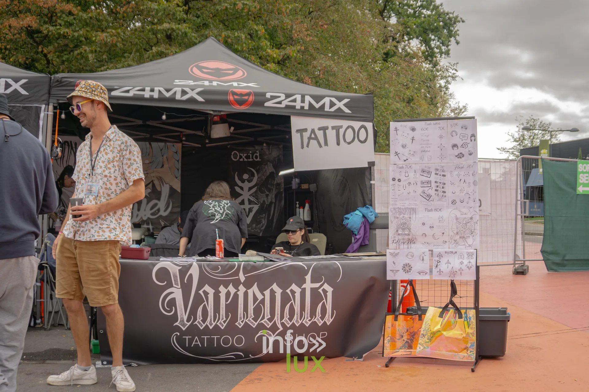 Stand de tatouage au village de l'Amné'stival