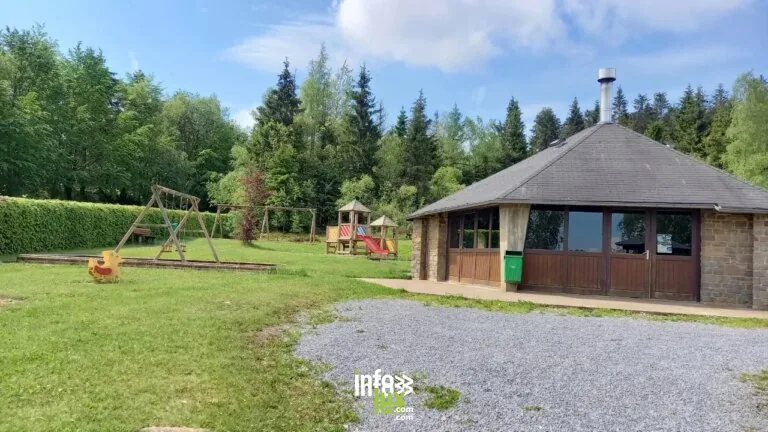 Barbecue et plaine de jeux à Vielsalm : barbecue public