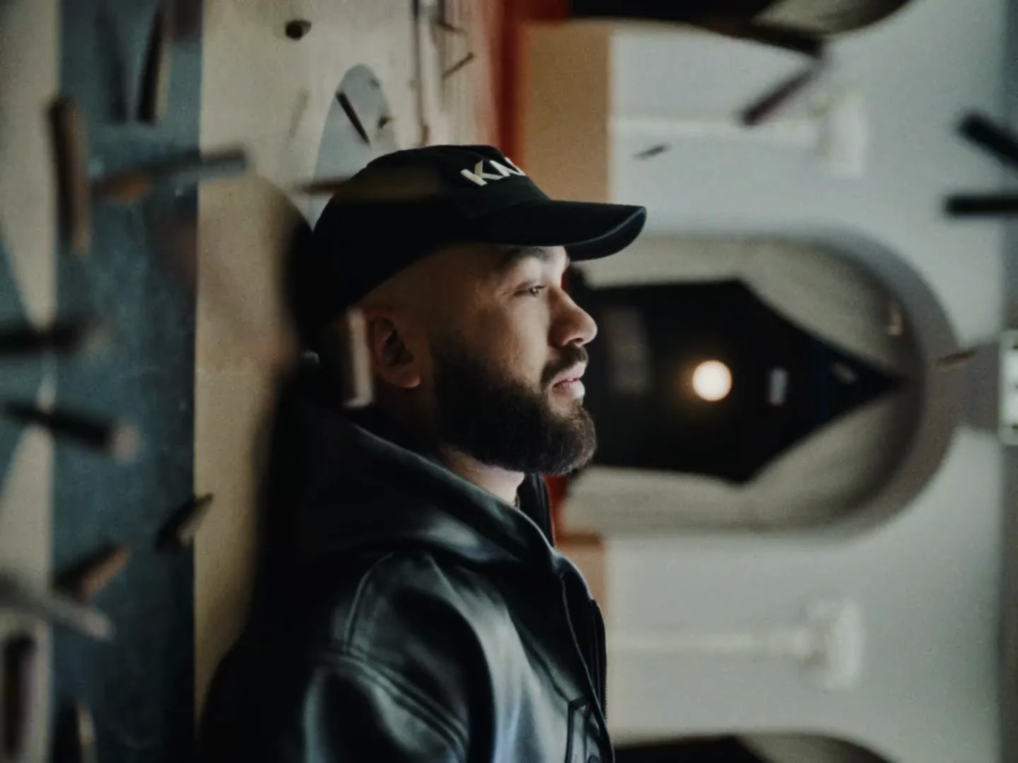 Plan renversé du clip Les Dieux et les Rois de Bigflo & Oli