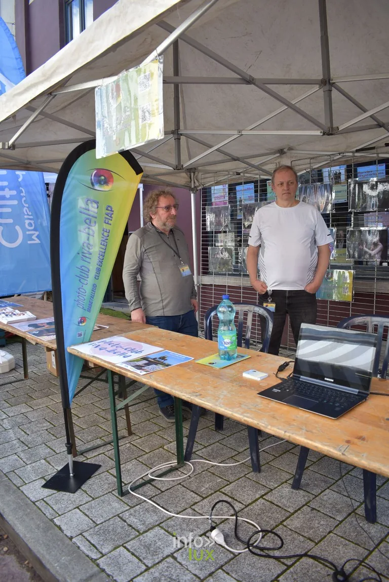 Un stand associatif avec ses supports d'information