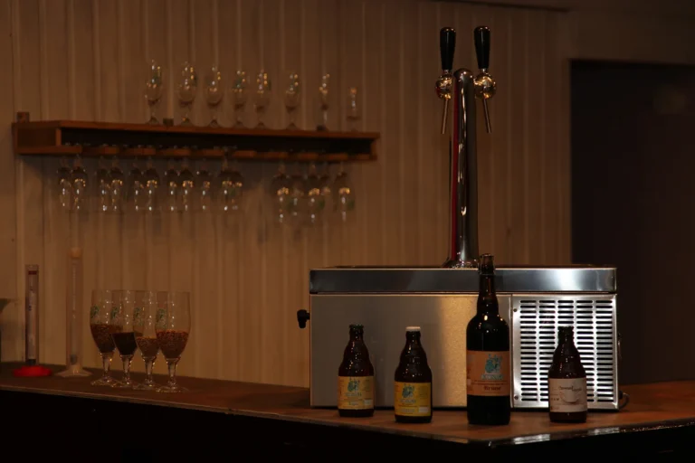 Brasserie de Warsage : blonde, triple et brune brassées au fourquet sur flamme vive