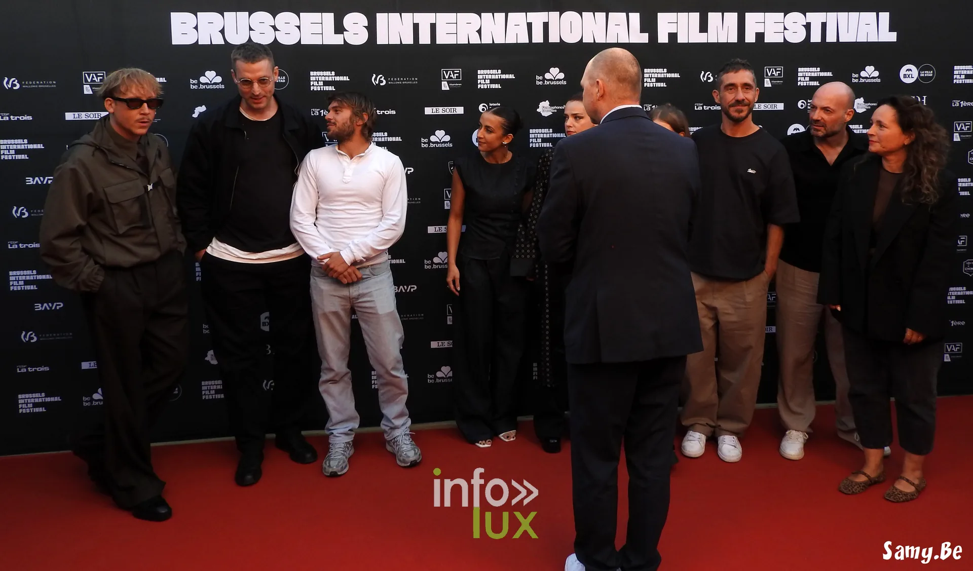 L'équipe de Vigilante sur le tapis rouge du BRIFF