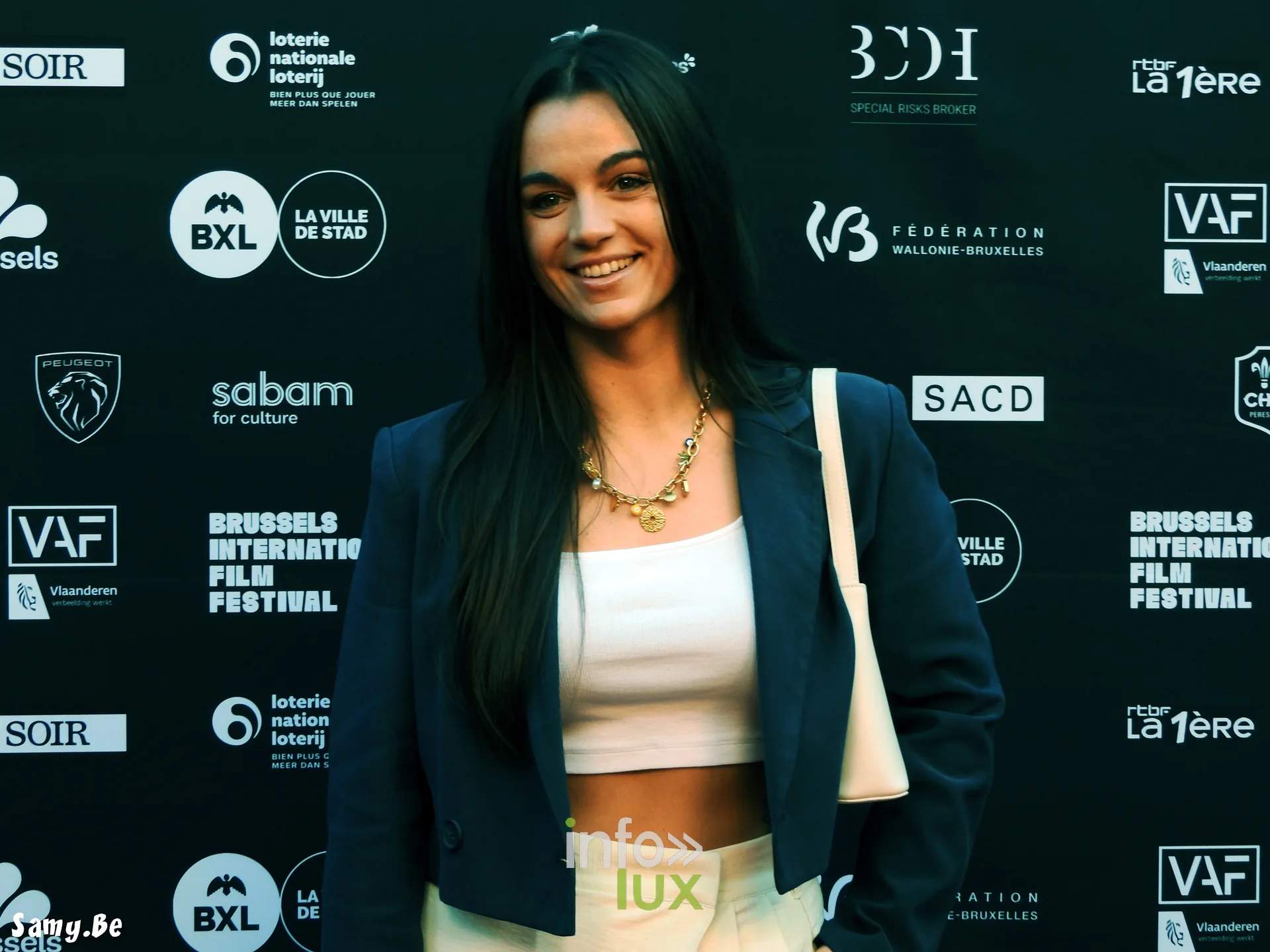 Une créatrice de contenu au photocall du BRIFF