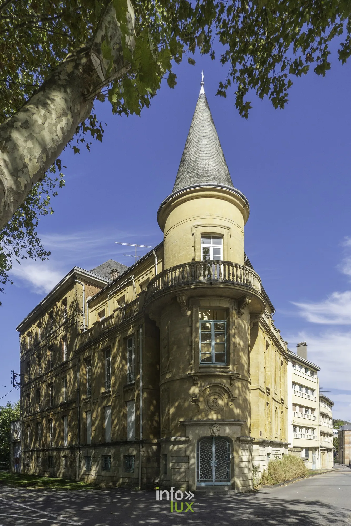 Maison bourgeoise d’angle à tourelle pointue, Sedan