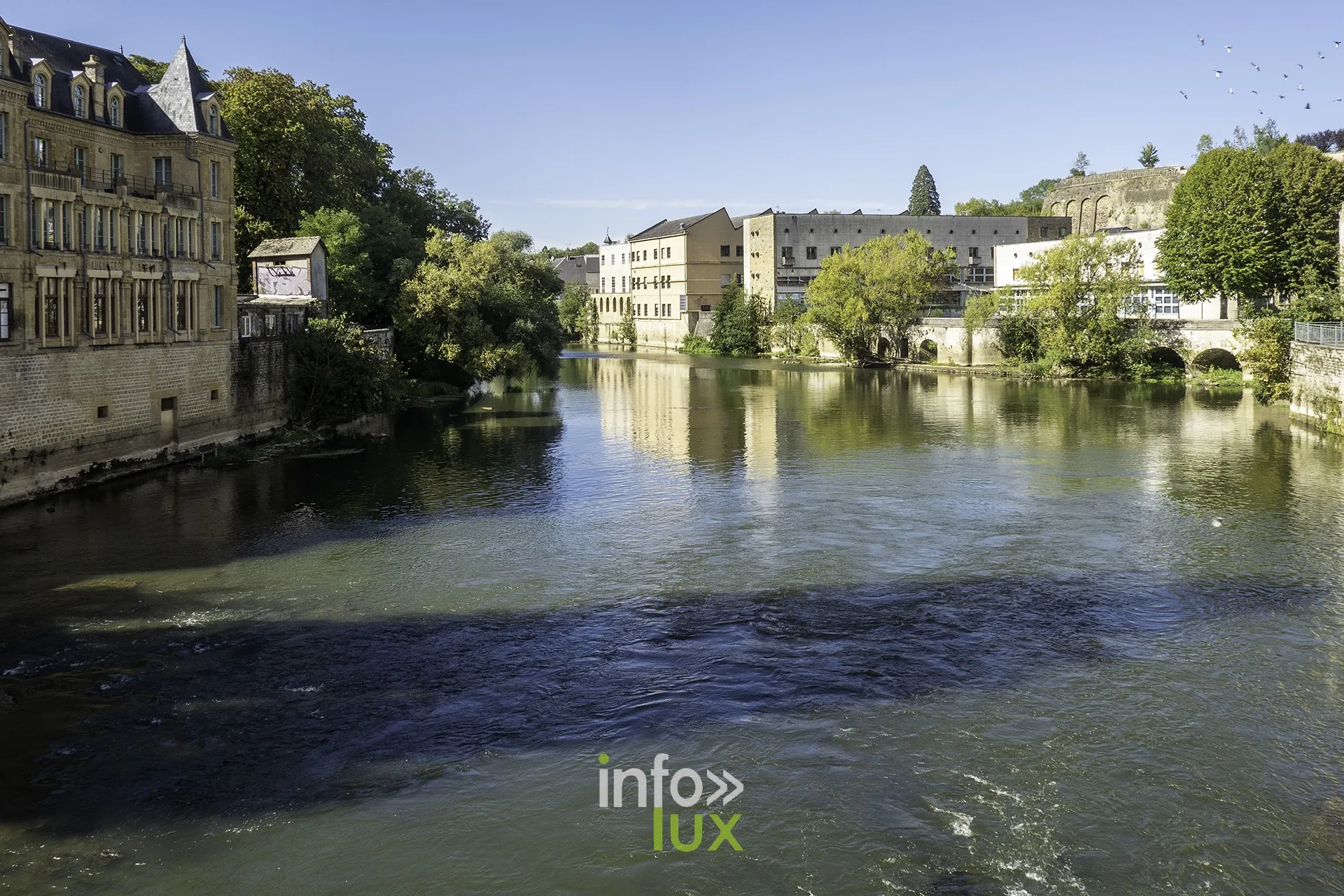 Vue sur la Meuse et les bâtiments riverains, Sedan