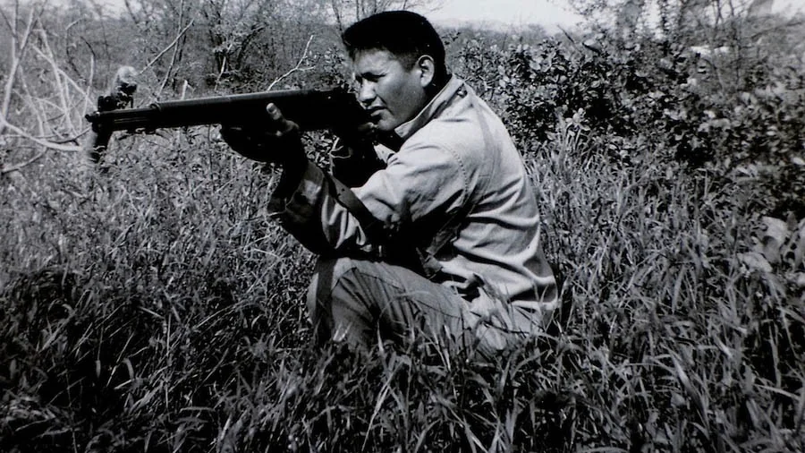 Chester Nez, l'un des 29 premiers code talkers navajos, age, en veste d'ancien combattant