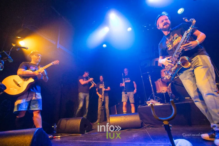 SKA 2000 au complet, le saxophoniste au premier plan, L’Entrepôt d’Arlon, 25 septembre 2026