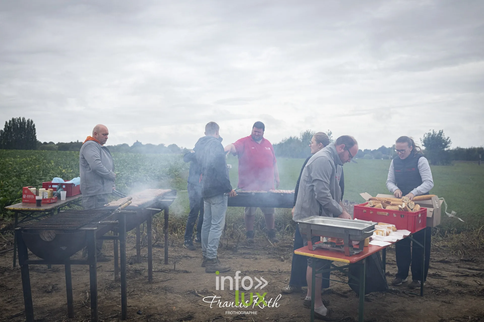 Concours de traction FJA WPJ 2026 à Thorembais-Saint-Trond (Perwez) — Au barbecue, entre deux passages